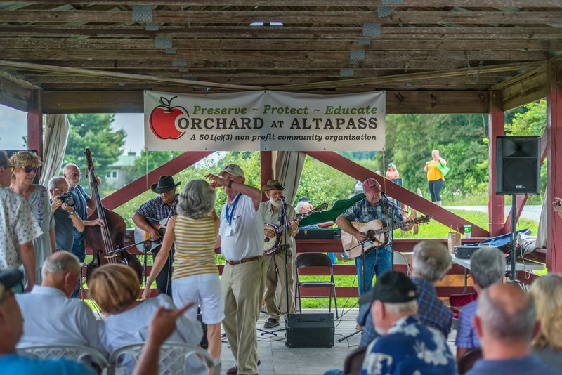 Live music at the Orchard at Altapass